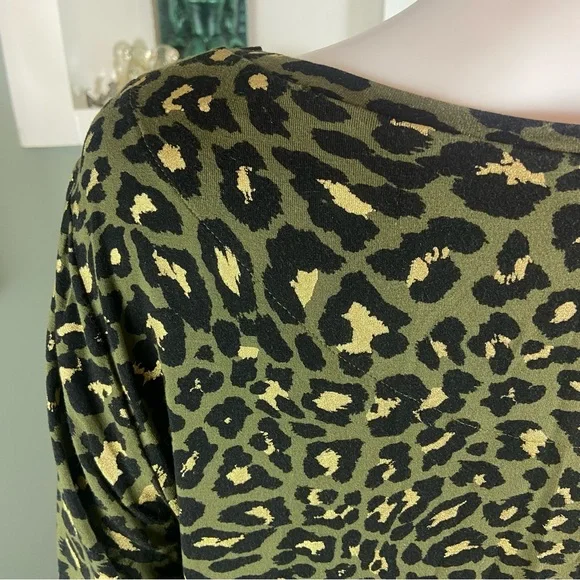 Chico's Sz 2 Metallic Gold Leopard Print Short Sleeve T Shirt Tee Top Blouse L - Picture 9 of 11